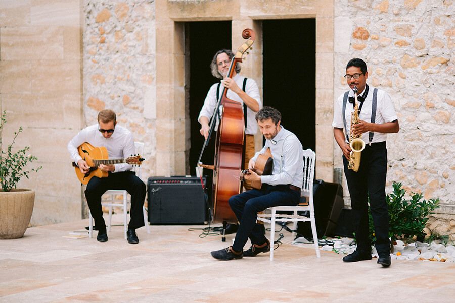 Cordes Nomades quartet with saxophone, two guitars and double bass performing at a wedding reception
